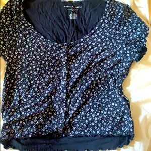 Cute black and white american eagle womens crop top! hasent been used in a while